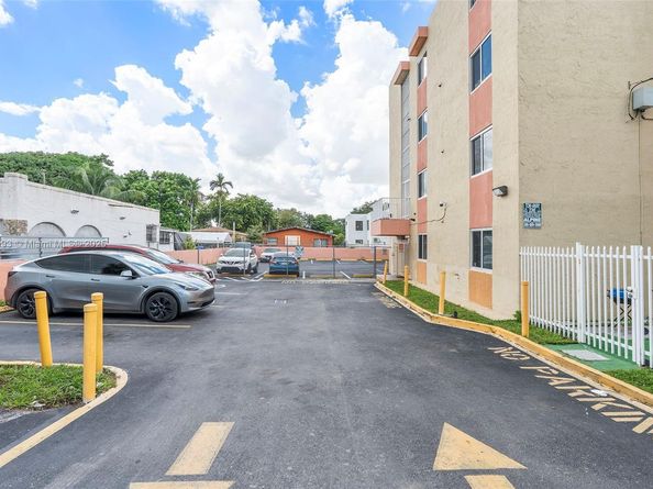 2400 NW 16th St Rd, Miami FL 33125