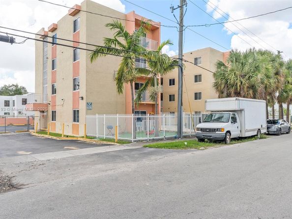 2400 NW 16th St Rd, Miami FL 33125