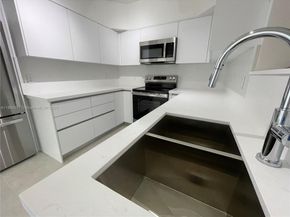 462 Golden Isles Dr 211, Hallandale Beach FL 33009