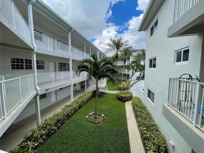 462 Golden Isles Dr 211, Hallandale Beach FL 33009