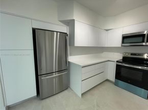 462 Golden Isles Dr 211, Hallandale Beach FL 33009