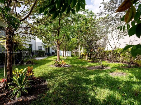 4923 NW 48th Ter, Tamarac FL 33319
