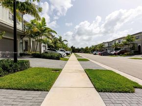 4923 NW 48th Ter, Tamarac FL 33319