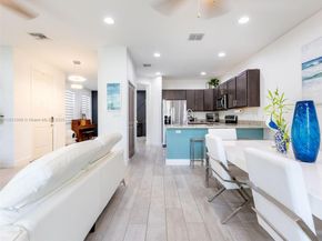 4923 NW 48th Ter, Tamarac FL 33319