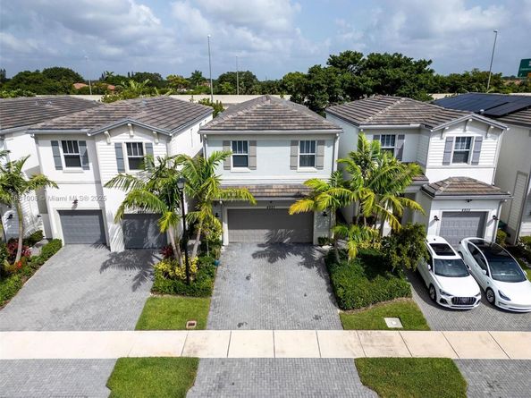 4923 NW 48th Ter, Tamarac FL 33319