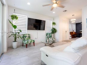 4923 NW 48th Ter, Tamarac FL 33319
