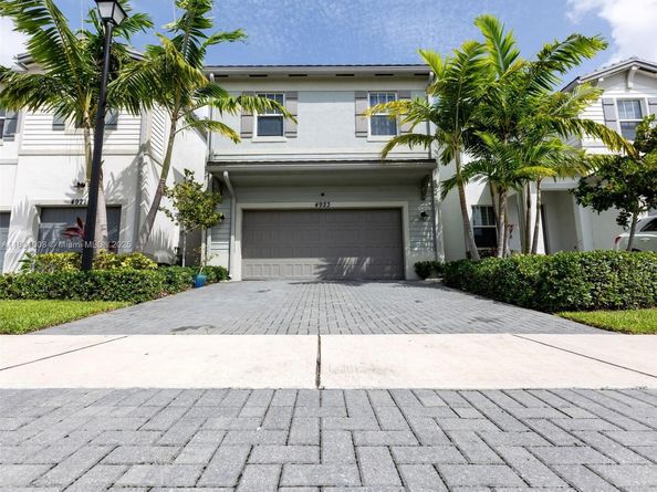 4923 NW 48th Ter, Tamarac FL 33319