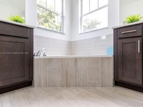 4923 NW 48th Ter, Tamarac FL 33319