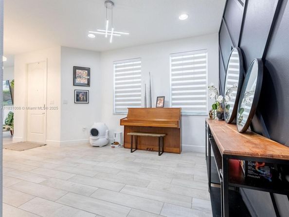 4923 NW 48th Ter, Tamarac FL 33319
