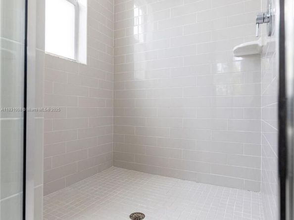 4923 NW 48th Ter, Tamarac FL 33319