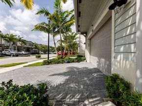 4923 NW 48th Ter, Tamarac FL 33319