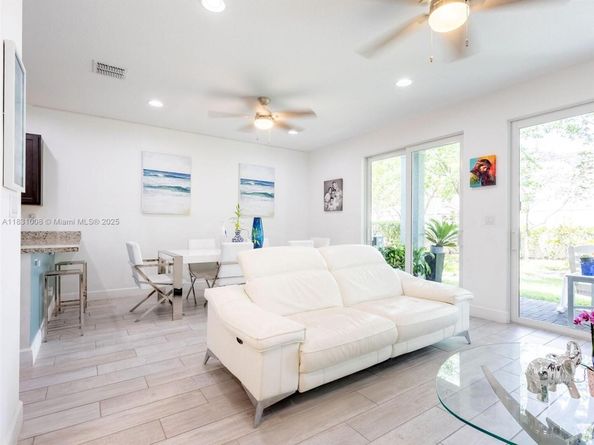 4923 NW 48th Ter, Tamarac FL 33319