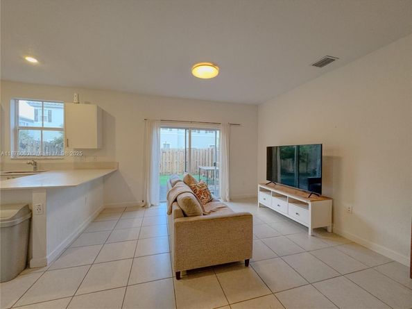11835 NW 46th St, Coral Springs FL 33076