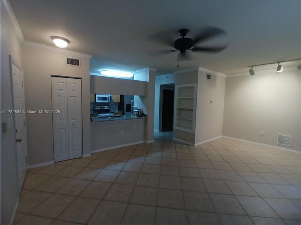 6410 Emerald Dunes Dr 206, West Palm Beach FL 33411