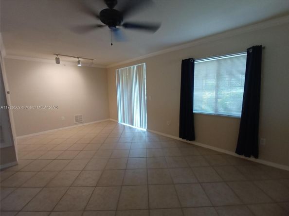 6410 Emerald Dunes Dr 206, West Palm Beach FL 33411