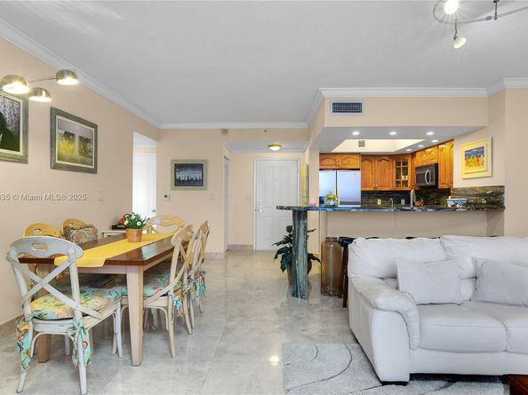 5077 NW 7th St 1202, Miami FL 33126
