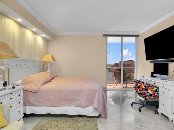 5077 NW 7th St 1202, Miami FL 33126