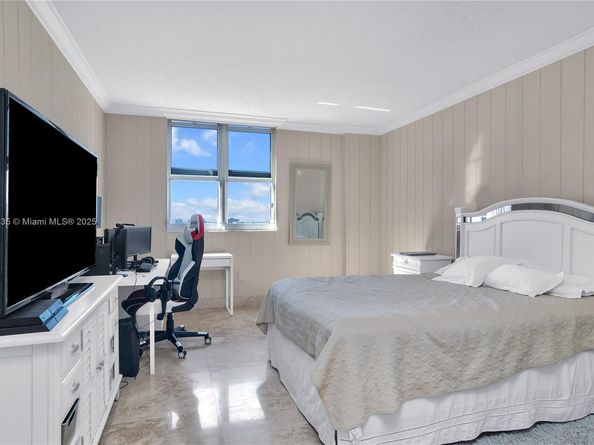 5077 NW 7th St 1202, Miami FL 33126