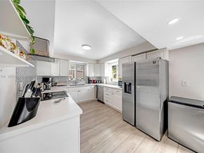 907 N Park Rd, Hollywood FL 33021