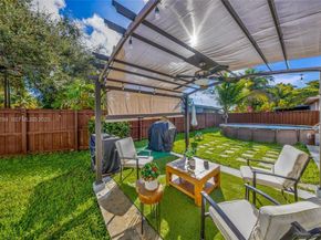 907 N Park Rd, Hollywood FL 33021