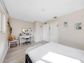 907 N Park Rd, Hollywood FL 33021