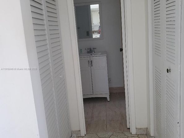 4851 NW 26th Ct 237, Lauderdale Lakes FL 33313