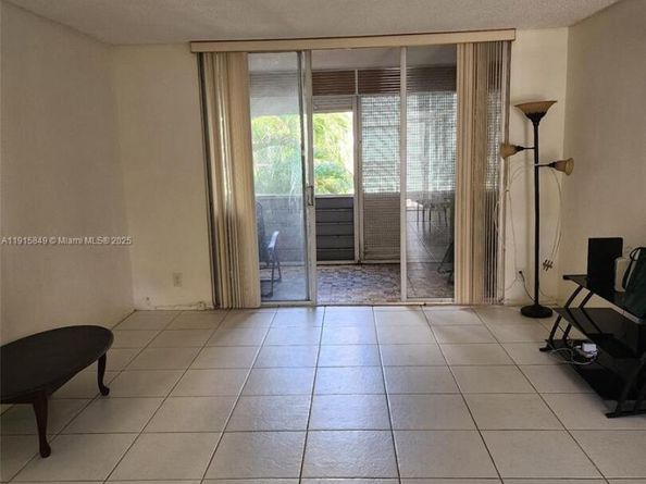 4851 NW 26th Ct 237, Lauderdale Lakes FL 33313