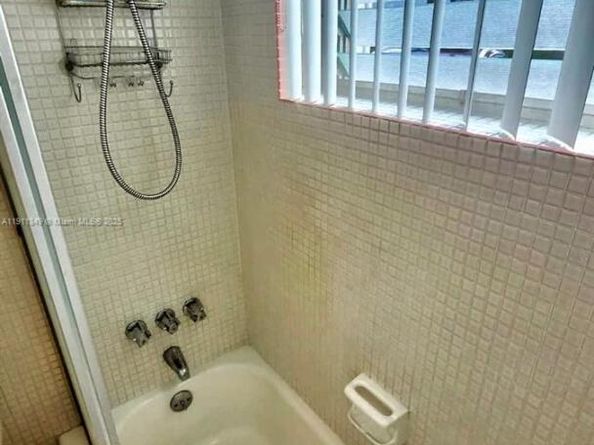 160 NE 8th Ave 21A, Hallandale Beach FL 33009