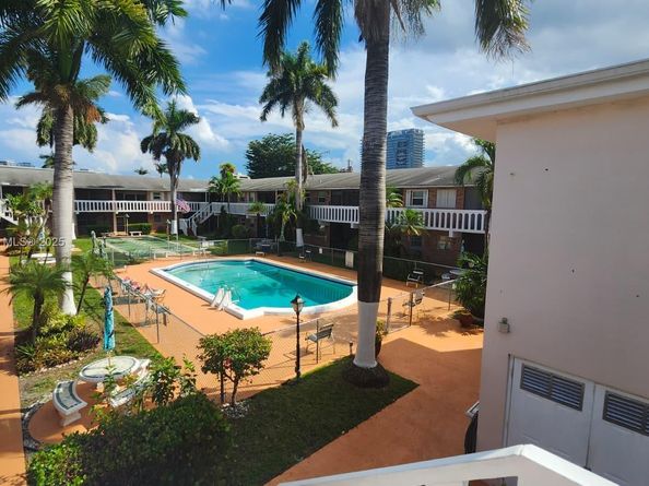 160 NE 8th Ave 21A, Hallandale Beach FL 33009