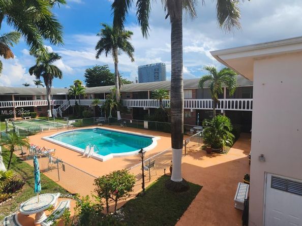 160 NE 8th Ave 21A, Hallandale Beach FL 33009