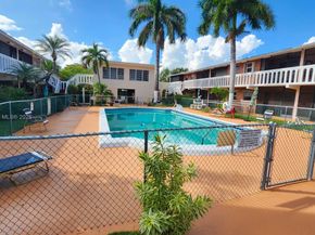 160 NE 8th Ave 21A, Hallandale Beach FL 33009