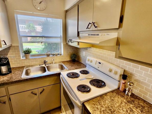 160 NE 8th Ave 21A, Hallandale Beach FL 33009