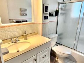 160 NE 8th Ave 21A, Hallandale Beach FL 33009