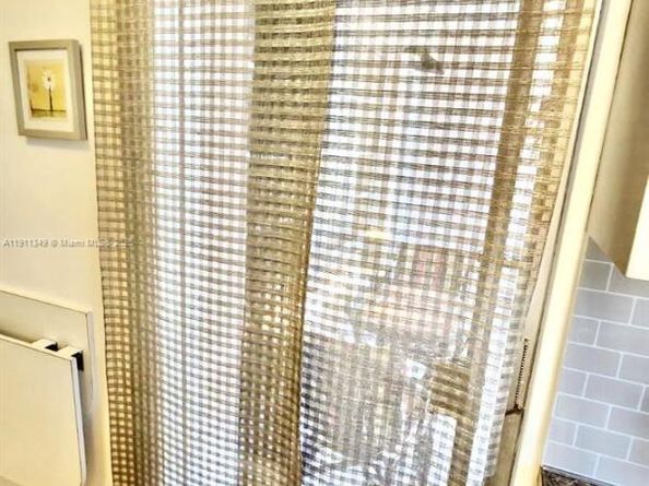 160 NE 8th Ave 21A, Hallandale Beach FL 33009