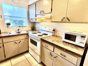 160 NE 8th Ave 21A, Hallandale Beach FL 33009