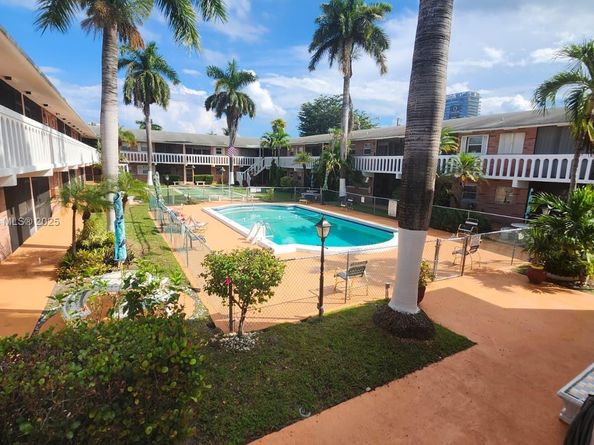 160 NE 8th Ave 21A, Hallandale Beach FL 33009