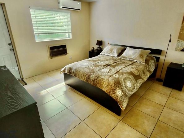 160 NE 8th Ave 21A, Hallandale Beach FL 33009