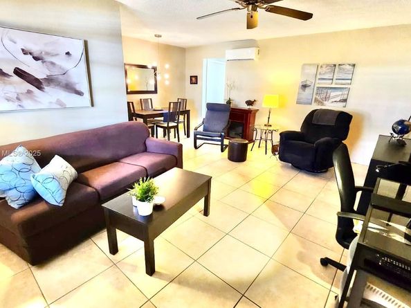 160 NE 8th Ave 21A, Hallandale Beach FL 33009