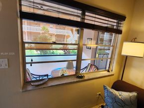 160 NE 8th Ave 21A, Hallandale Beach FL 33009