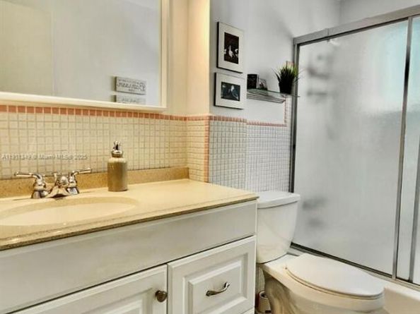 160 NE 8th Ave 21A, Hallandale Beach FL 33009