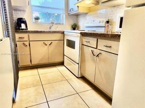 160 NE 8th Ave 21A, Hallandale Beach FL 33009