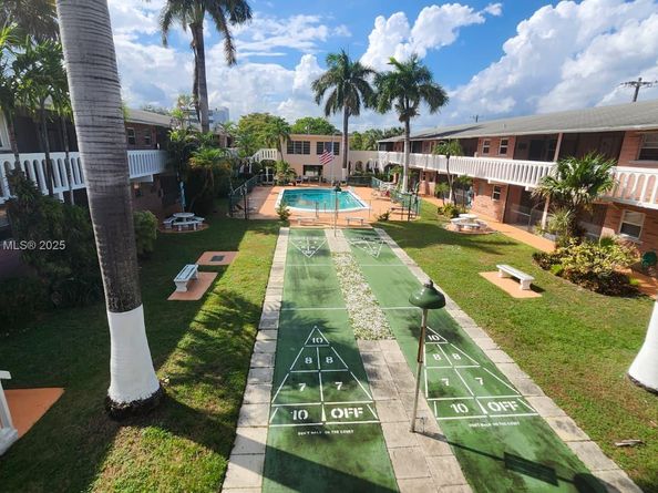 160 NE 8th Ave 21A, Hallandale Beach FL 33009