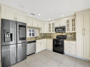 9950 SW 12th St, Pembroke Pines FL 33025