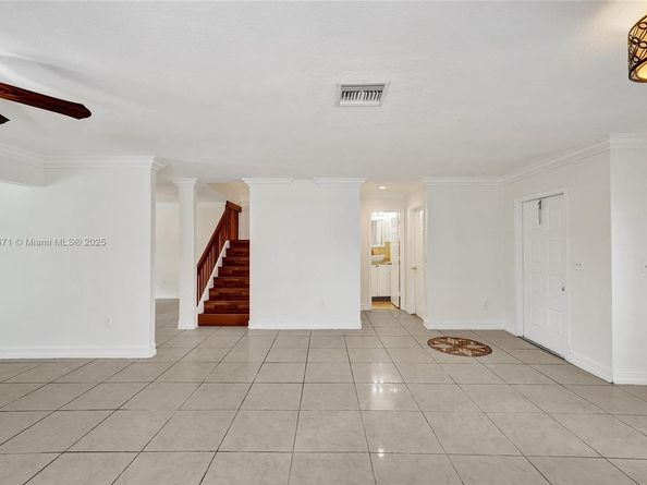 9950 SW 12th St, Pembroke Pines FL 33025