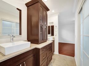 9950 SW 12th St, Pembroke Pines FL 33025