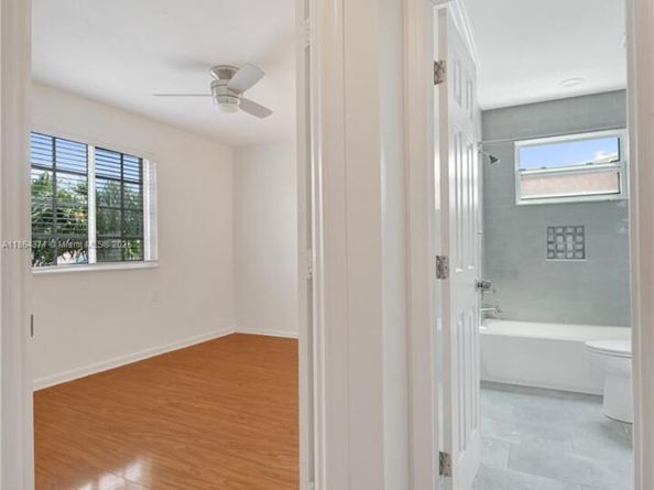 9950 SW 12th St, Pembroke Pines FL 33025