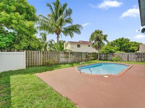 9950 SW 12th St, Pembroke Pines FL 33025