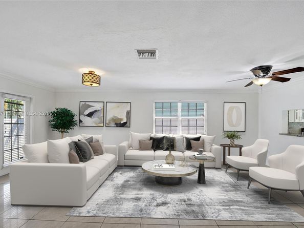 9950 SW 12th St, Pembroke Pines FL 33025
