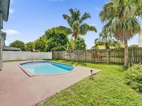 9950 SW 12th St, Pembroke Pines FL 33025