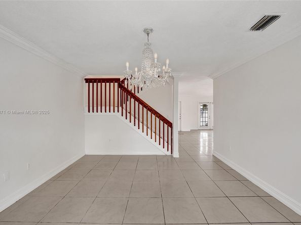 9950 SW 12th St, Pembroke Pines FL 33025